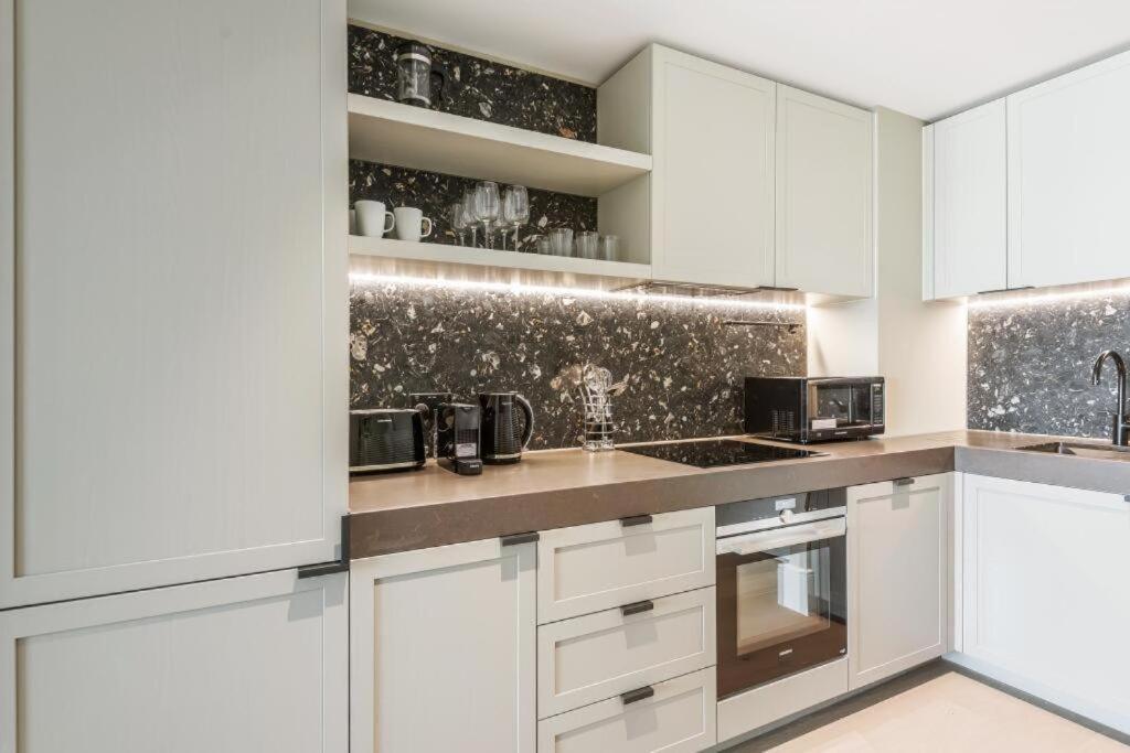 Shyroyale Appartement Londen Buitenkant foto